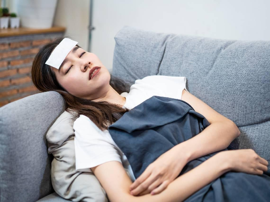 長榮空姐短短16天猝逝｜發燒不是多休息+退燒藥就搞定...醫揭「高燒奪命」4大兇手，出現5症狀千萬別拖